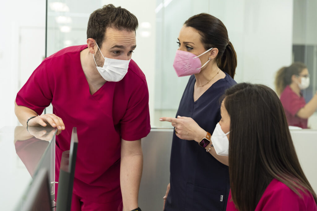 Odontólogos. Centro Dental Dra. Mayte Montesinos - Dentistas en Pilar de la Horadada, Alicante