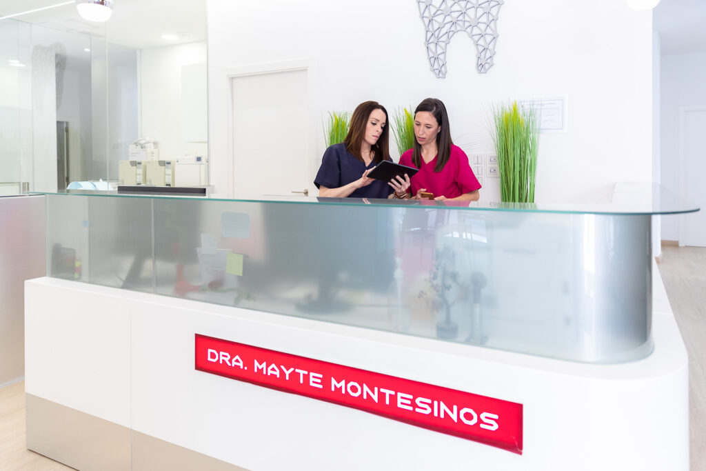 Recepción Centro Dental Dra. Mayte Montesinos - Dentistas en Pilar de la Horadada, Alicante